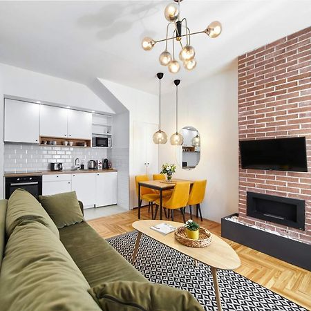 Modern Living Apt - Emberly - Private Parking Нови Сад Екстериор снимка