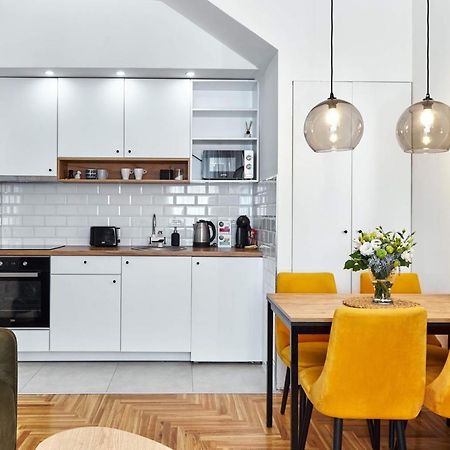 Modern Living Apt - Emberly - Private Parking Нови Сад Екстериор снимка