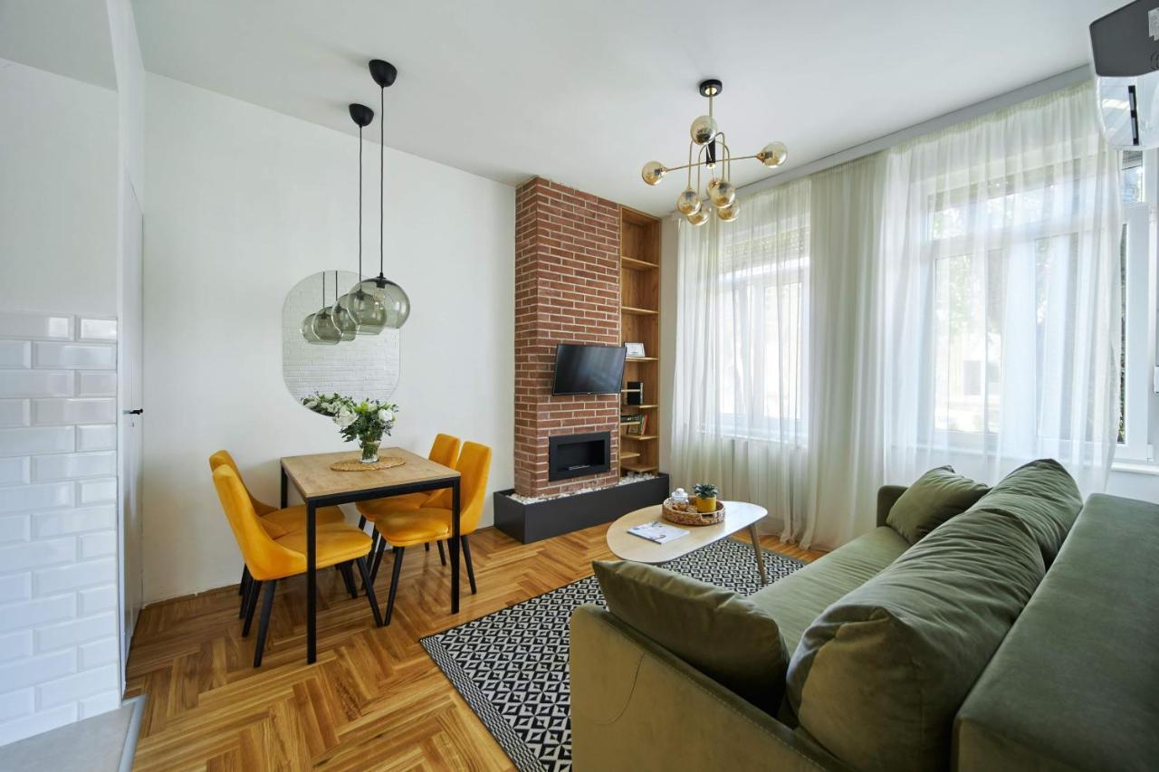 Modern Living Apt - Emberly - Private Parking Нови Сад Екстериор снимка