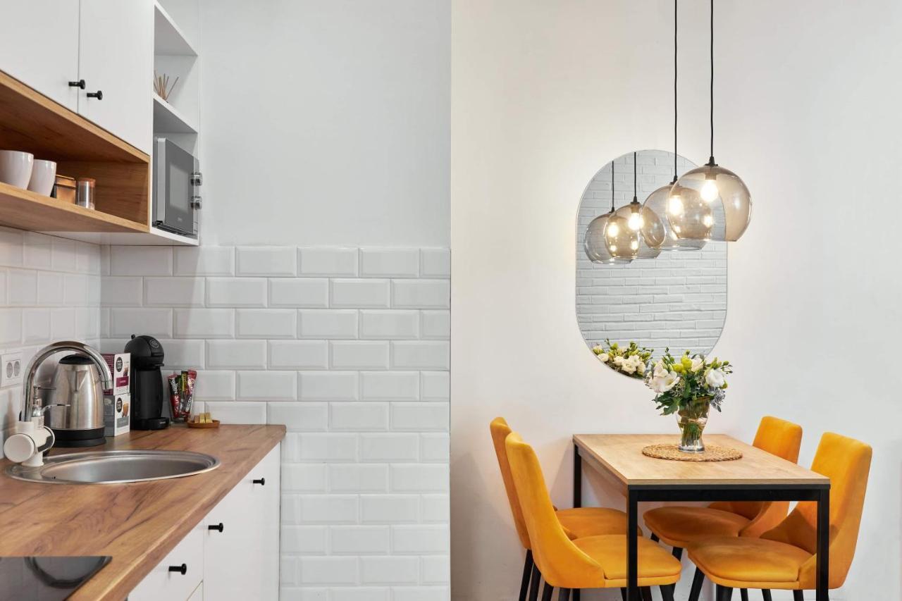 Modern Living Apt - Emberly - Private Parking Нови Сад Екстериор снимка