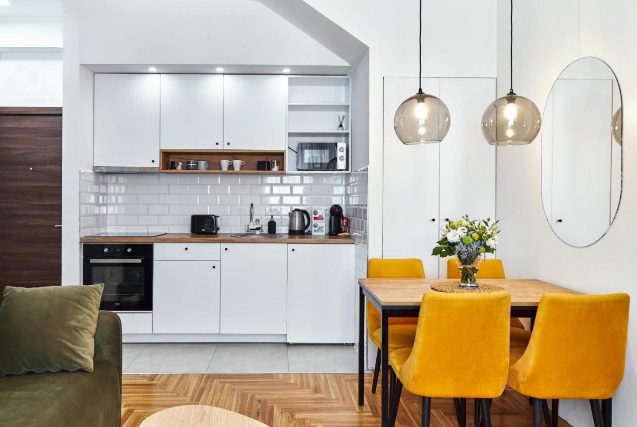 Modern Living Apt - Emberly - Private Parking Нови Сад Екстериор снимка