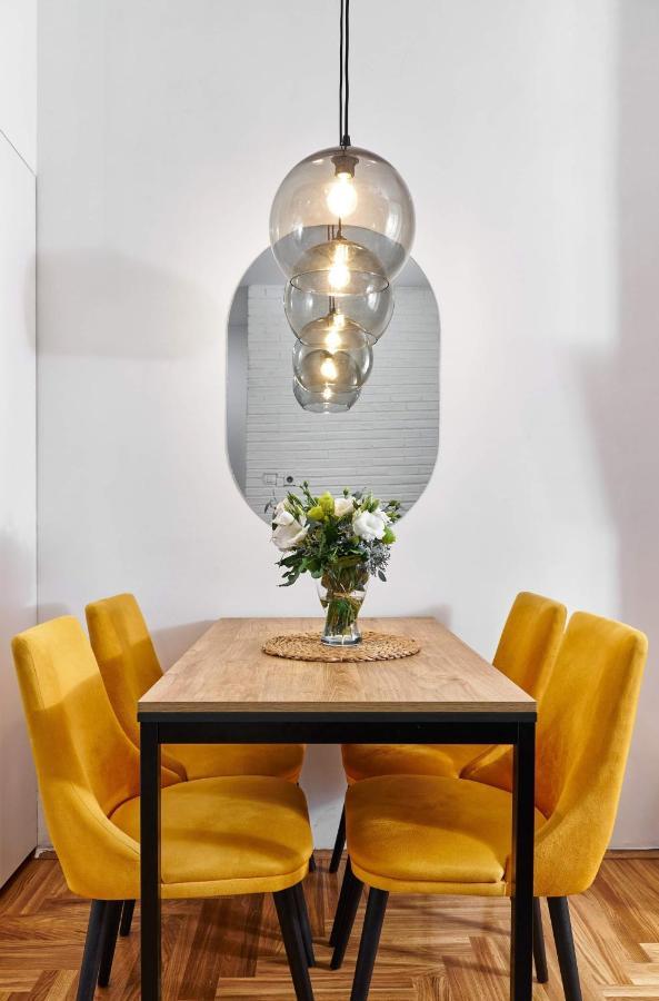 Modern Living Apt - Emberly - Private Parking Нови Сад Екстериор снимка