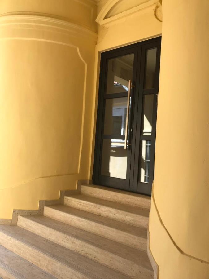 Modern Living Apt - Emberly - Private Parking Нови Сад Екстериор снимка